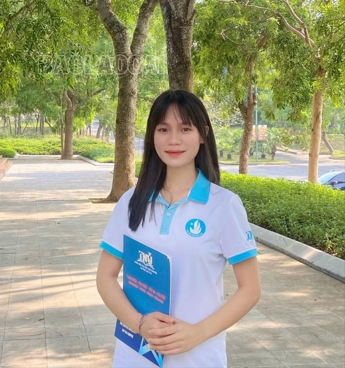  Bàn Thị Kim Ngân, sinh viên Khoa các khoa học liên ngành, Phân hiệu Đại học Thái Nguyên tại Lào Cai. 