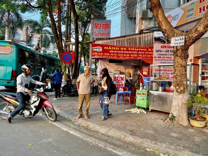  Nhiều lao động tự do vẫn miệt mài làm việc trong ngày nghỉ lễ. 
