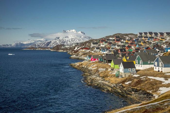 Nuuk, Thủ đô của Greenland (Vương quốc Đan Mạch) là thành phố lớn nhất và là trụ sở chính phủ. Với dân số chỉ 18.800 người, Nuuk thực sự chiếm gần 1/3 dân số Greenland.