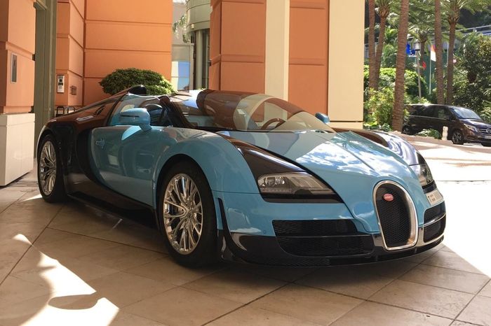  Ra mắt vào tháng 8/2013, Bugatti Veyron 16.4 Grand Sport Vitesse Jean-Pierre Wimille là chiếc đầu tiên của bộ sưu tập "Les Légendes de Bugatti". 