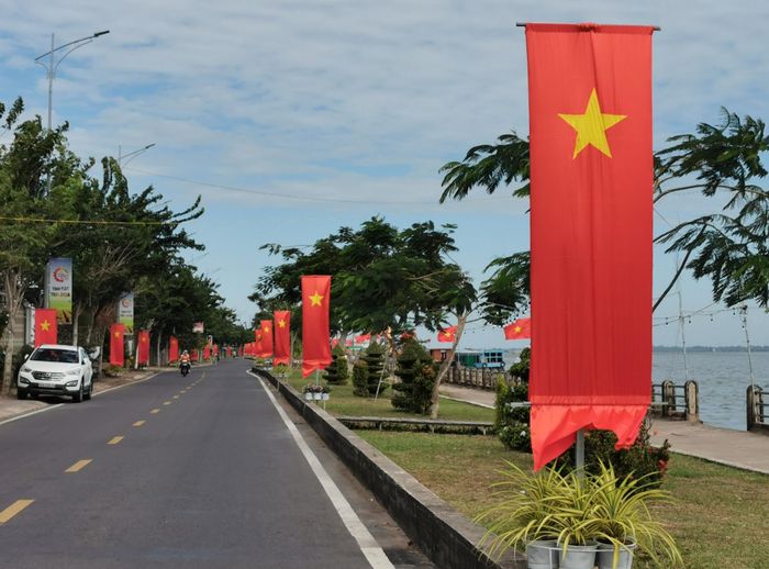 Bờ kè chắn sóng sông Tiền ở phường 3, thành phố Sa Đéc.