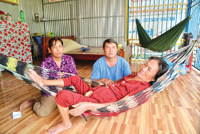 Bà Xuyến và vợ chồng con gái