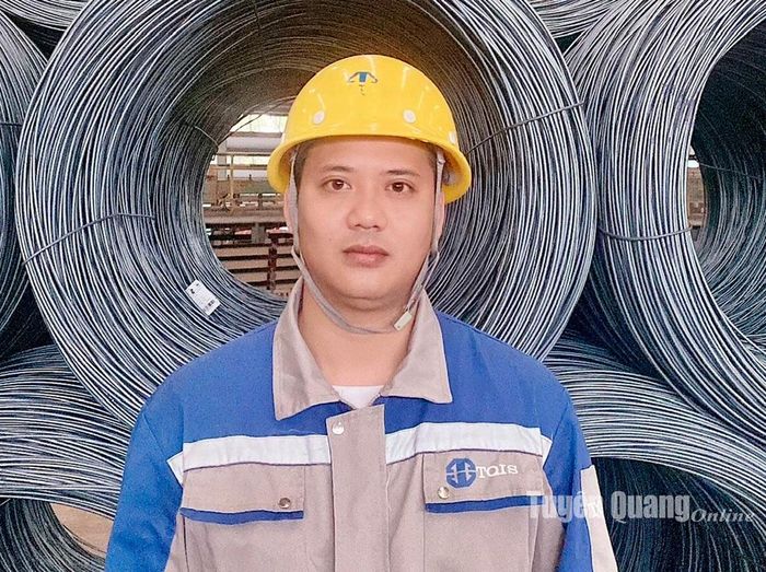 Anh Lê Huy Phú, Tổ trưởng Tổ thành phẩm, xưởng Cán thép, Công ty TNHH Gang thép Tuyên Quang.