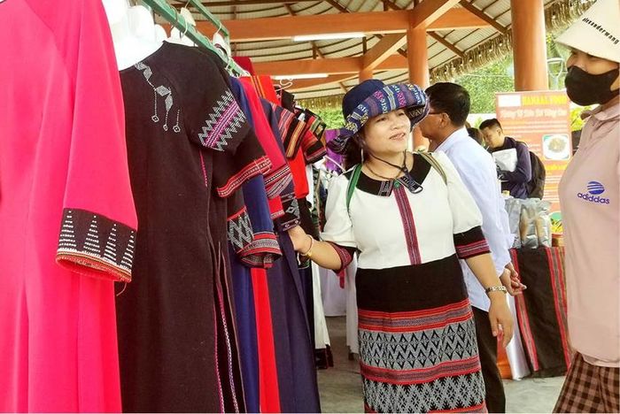 Sản phẩm dèng A Lưới ra thị trường 
