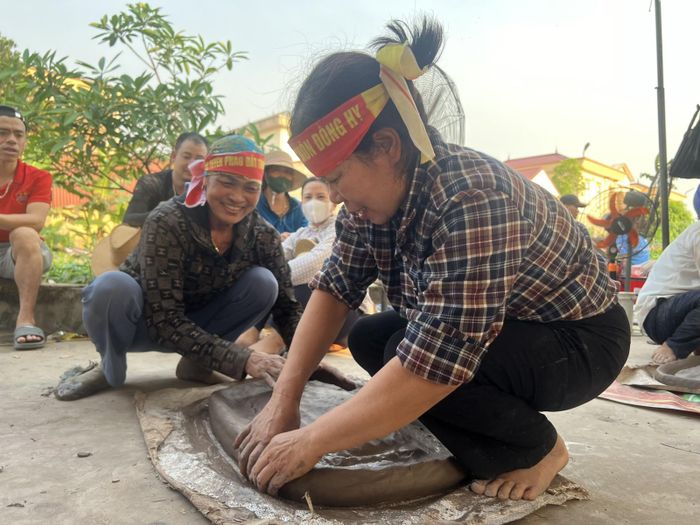 Nữ pháo thủ kết thành pháo.