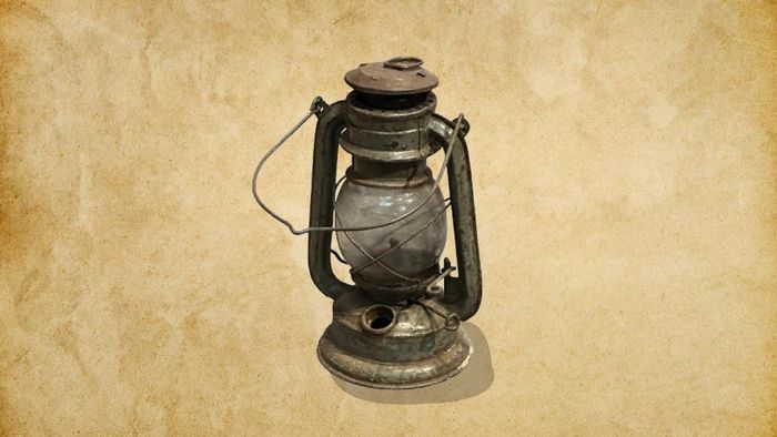  Đèn bão của Trạm y tế số 2 Đống Đa, dùng khi cấp cứu nạn nhân (hiện vật Bảo tàng Hà Nội). 