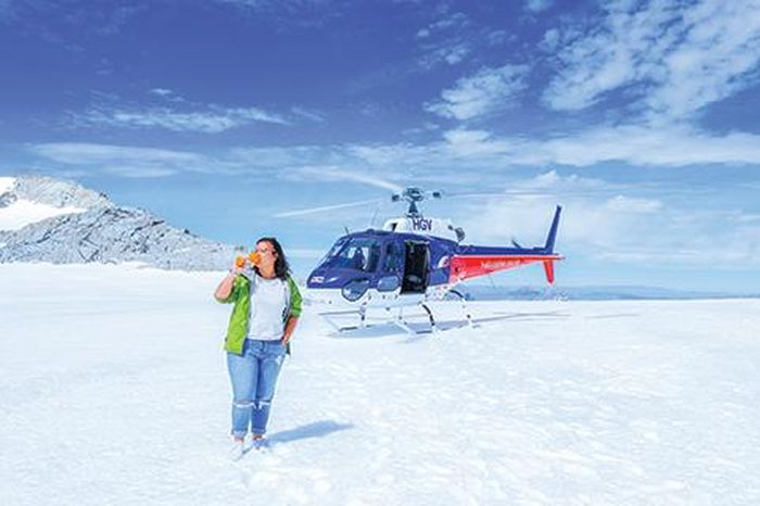 Uống Champage trên đỉnh sông băng, New Zealand
