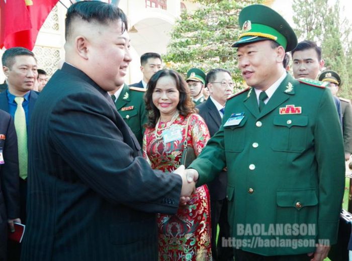Đại tá Lê Quang Đạo, Chỉ huy trưởng Bộ CHBP tỉnh Lạng Sơn chào đón Chủ tịch Triều Tiên Kim Jong Un tại ga Đồng Đăng
