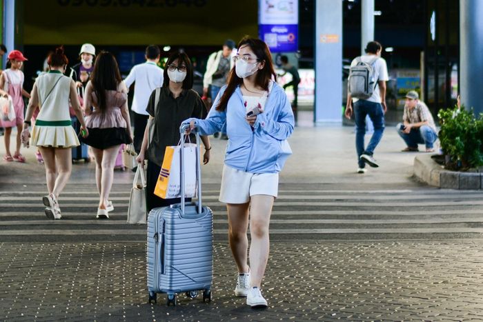  Giá vé máy bay neo cao khiến nhiều du khách e dè khi lựa chọn điểm đến. Ảnh: Linh Huỳnh.