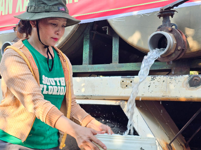Nếu không có nước của Công ty 72 cấp miễn phí thì các hộ dân ở thôn Đức Hưng phải mua nước sinh hoạt với giá 100.000 đồng/m3.