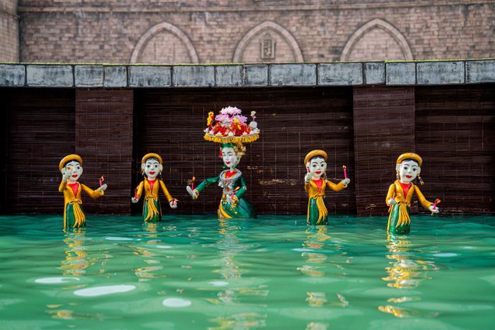 Những con rối được tạo hình độc đáo trong show diễn.