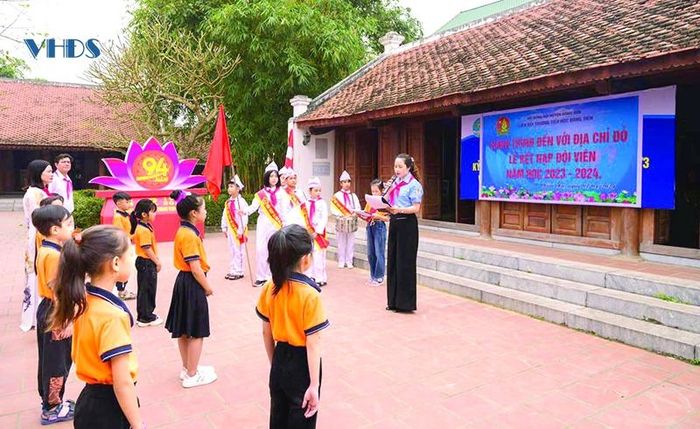 Di tích lịch sử cách mạng - “địa chỉ đỏ” nơi kết nạp đội viên của nhiều trường học.