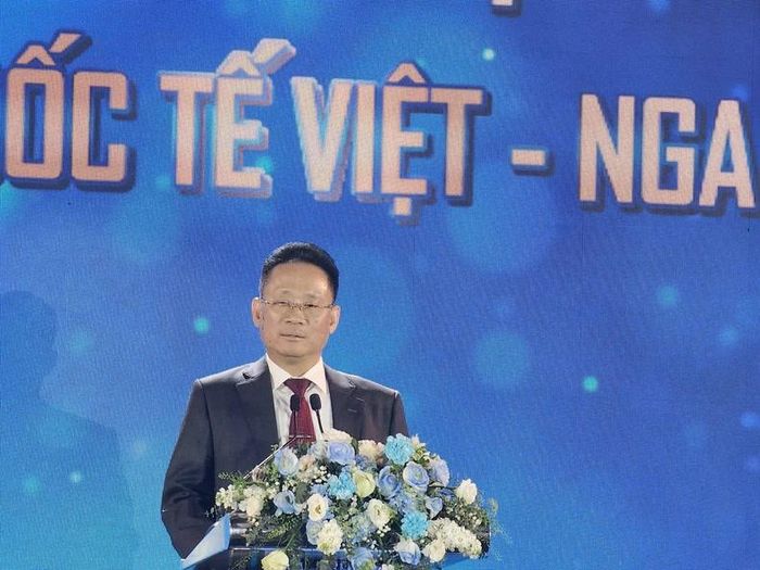 Ông Dương Chí Kiên, Chủ tịch Hội đồng quản trị Tập đoàn Y tế Việt-Nga phát biểu tại buổi lễ.