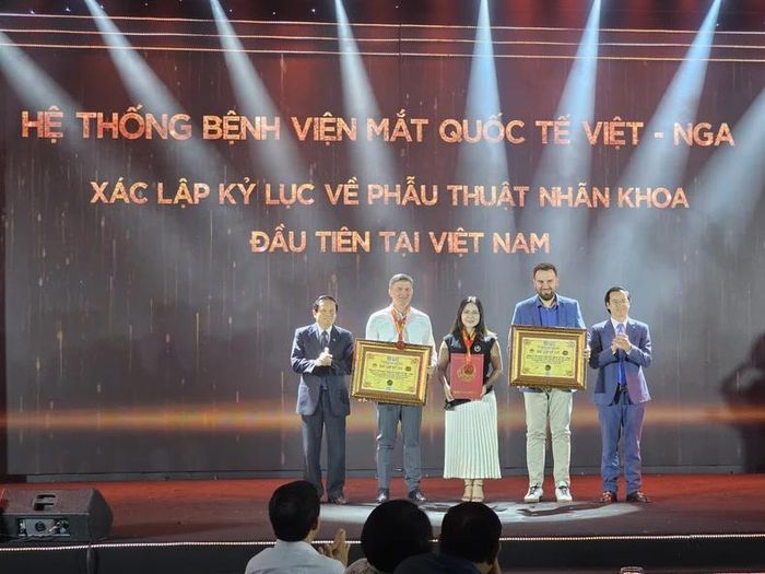 Hệ thống Bệnh viện Mắt Quốc tế Việt-Nga đã được tổ chức kỷ lục Việt Nam xác lập kỷ lục về phẫu thuật nhãn khoa.
