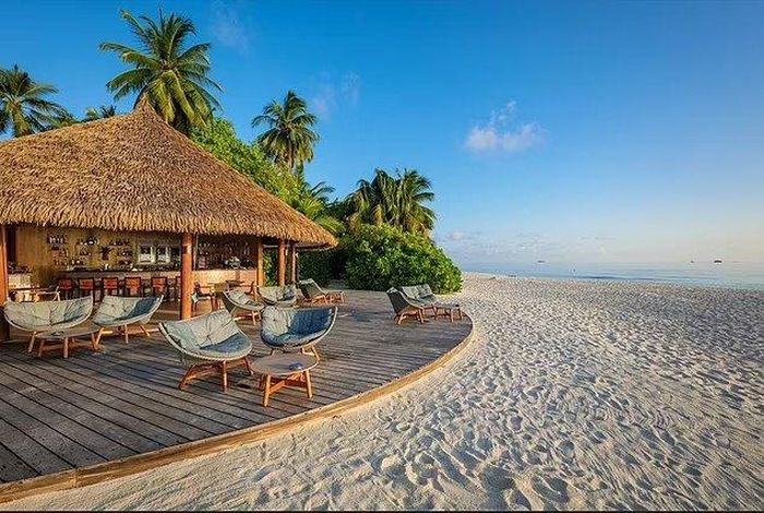Tận hưởng bãi cát trắng mịn màng và đầm phá màu ngọc lam rực rỡ ở Mauritius.