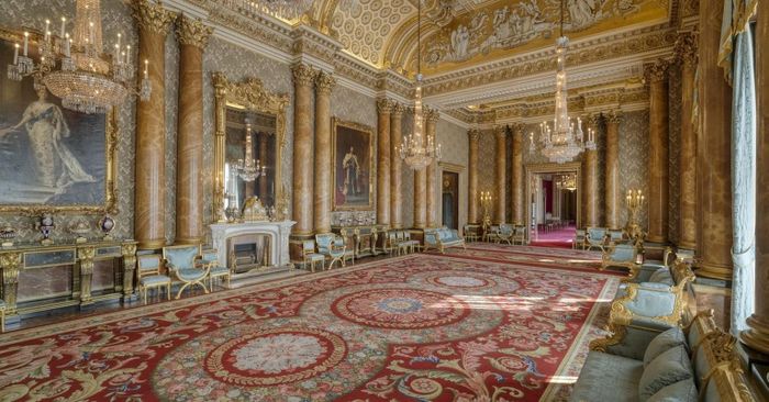 Cung điện Buckingham nhận được ít nhất 300 bức thư mỗi ngày từ người dân trên khắp thế giới gửi cho Nữ hoàng Anh.