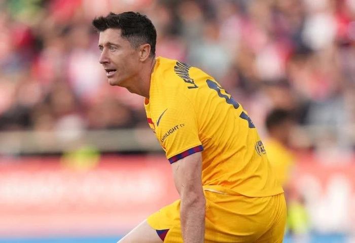  Lewandowski sa sút trong mùa giải trắng tay của Barca. 
