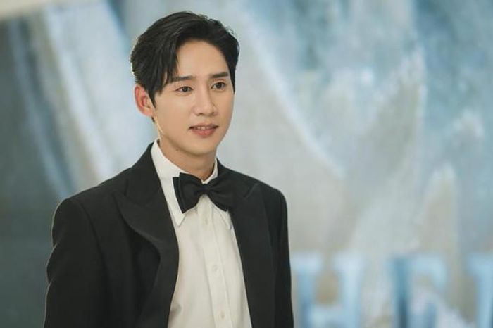 Park Sung Hoon trong vai Yoon Eun Seong trong phim truyền hình "Nữ hoàng nước mắt"