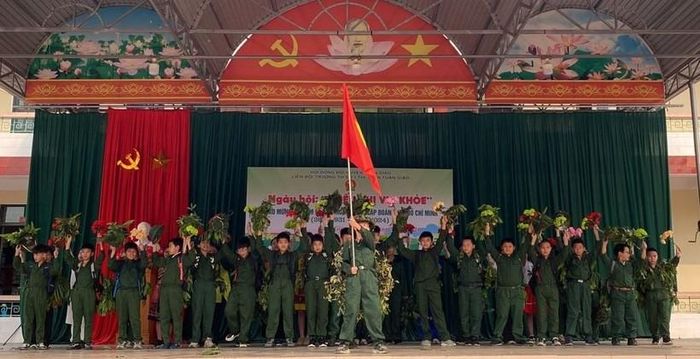 Học sinh Trường Tiểu học số 1 thị trấn Tuần Giáo tìm hiểu lịch sử qua các hoạt động trải nghiệm. Ảnh: Hà Thuận