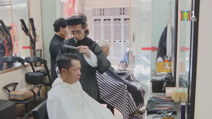 Nghề cắt tóc có giá trị như thế nhưng cũng từng đứng trước nguy cơ mai một.