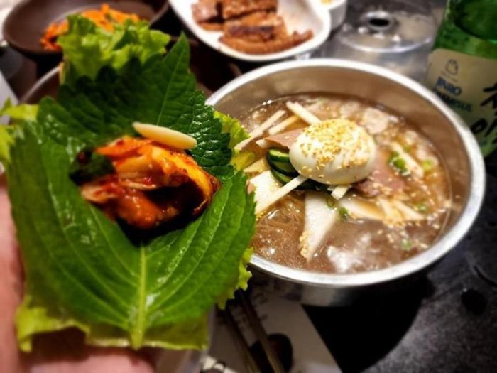 Mì lạnh tại Bornga Restaurant đặc biệt với tô mì có đá bào. (Ảnh: toplist)