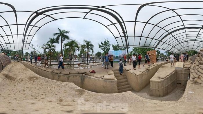  Hầm Đờ Cát tọa lạc ở vị trí trung tâm của "lòng chảo" căn cứ điểm Điện Biên Phủ, thuộc cánh đồng Mường Thanh, cách đồi A1 chừng 1,5 km về hướng Tây Bắc. Hầm Đờ Cát là một trong trong 23 di tích lịch sử đặc biệt của quốc gia 