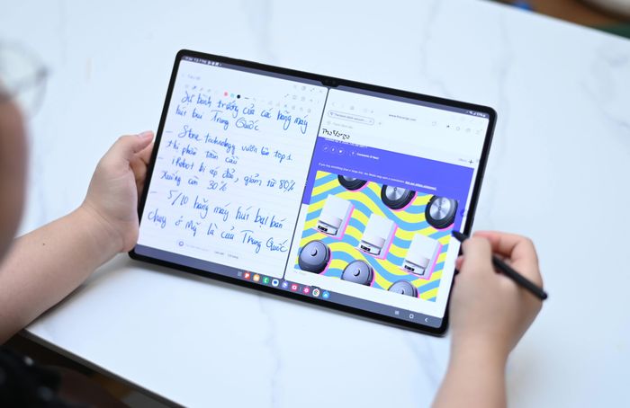 Galaxy AI được sử dụng để Transcript, tổng hợp thông tin trên Tab S9 Ultra. 
