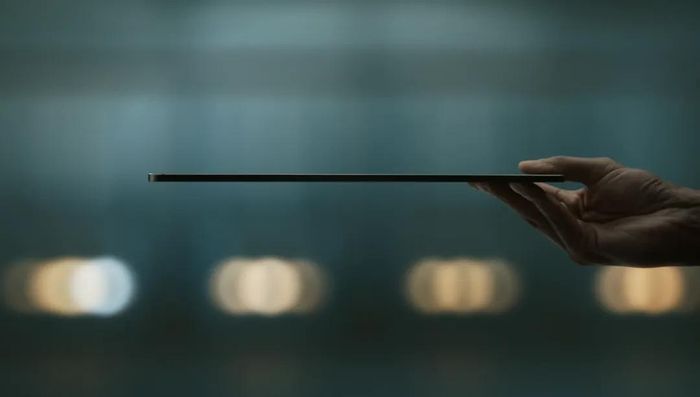 iPad Pro 13 inch chỉ dầy 5,1mm, mỏng nhất từ trước tới nay. Ảnh: Apple
