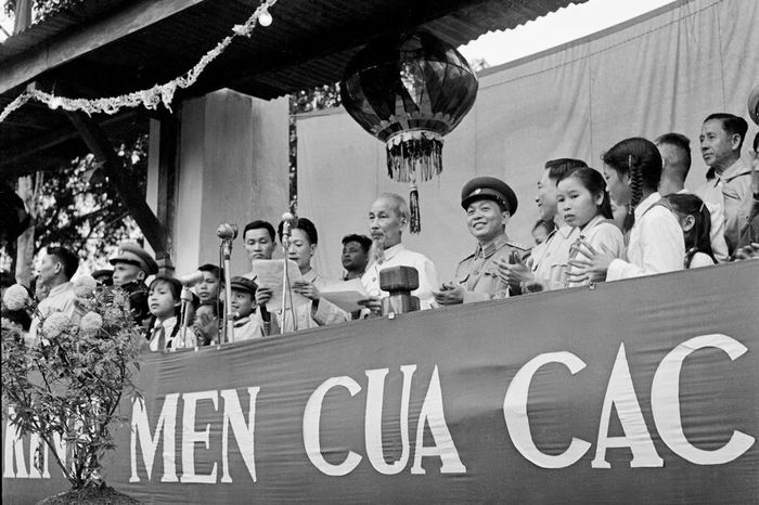 Chủ tịch Hồ Chí Minh nói chuyện với đồng bào các dân tộc Tây Bắc tại châu Thuận Châu, ngày 7/5/1959. Ảnh: Tư liệu