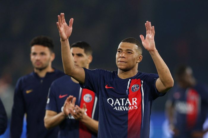  Kết thúc trận, Mbappe nán lại vỗ tay cảm ơn người hâm mộ. Đây có thể là lần cuối cùng tiền đạo người Pháp khoác áo PSG ở đấu trường Champions League. Mùa tới, rất có thể anh sẽ đối đầu PSG trong màu áo Real Madrid. 