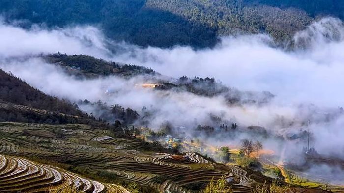 Y Tý mây giăng mùa nước đổ