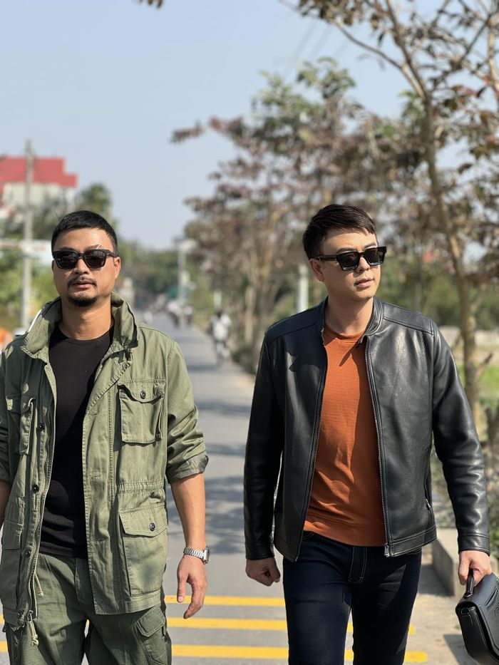 Tuấn Tú nhận xét Duy Hưng là một người sống tình cảm ngoài đời.