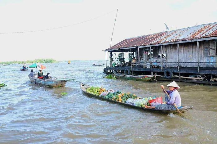 Một góc chợ nổi Long Xuyên