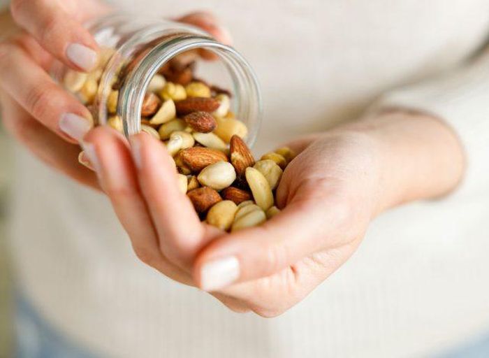 Các loại hạt rất giàu chất béo, protein và chất xơ lành mạnh.