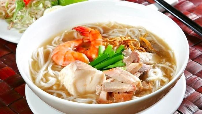 Bún nước lèo.