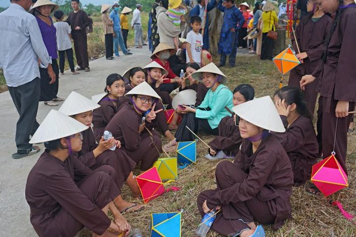 Sau cùng là lễ rước Thần Nông dạo đồng Phong Lệ được tiến hành suốt cả ngày. Phần hội trong đó hát mục đồng nhằm tạ ơn Thần Nông, các vị thần linh giáng hạ phù hộ cho nhân dân ấm no, mùa màng tươi tốt.