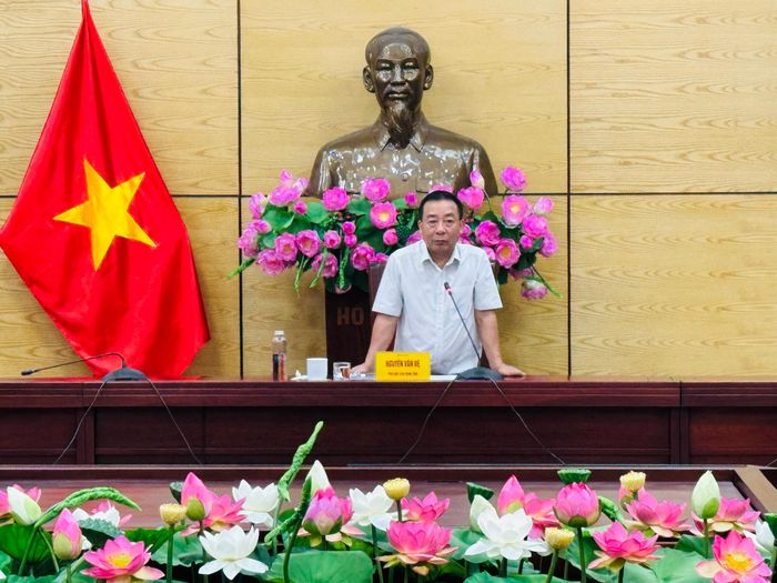  Đồng chí Nguyễn Văn Đệ - Phó Chủ tịch UBND tỉnh, Chủ tịch Hội đồng Thẩm định nông thôn mới tỉnh đánh giá và kết luận cuộc làm việc. Ảnh: Nguyễn Hải 