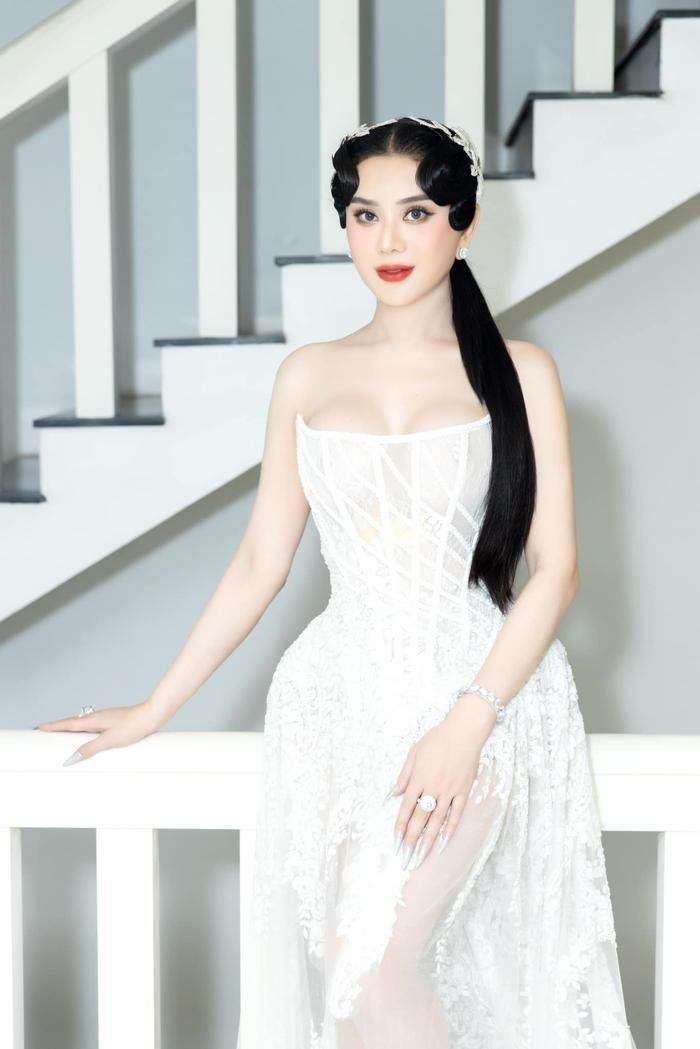 Nữ ca sĩ đã liên hệ luật sư để khởi kiện. 