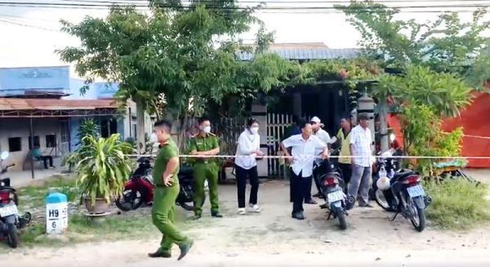 Sau khi phát hiện án mạng, lực lượng Công an phong tỏa hiện trường để khám nghiệm, điều tra. Ảnh: H.T