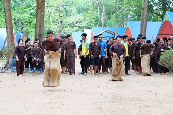 Ngay sau lễ phát động, Ban tổ chức cũng đã tổ chức thi đấu các trò chơi dân gian như: Kéo co đồng đội, nhảy bao bố tiếp sức, cầu phao... nhằm tạo sân chơi, giao lưu cho công đoàn viên