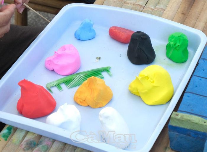Loại bột nặn tò he được làm từ gạo nếp và gạo tẻ.