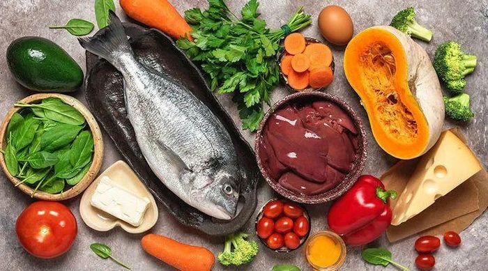 Thực phẩm là nguồn bổ sung vitamin an toàn và hiệu quả để cải thiện khô mắt.
