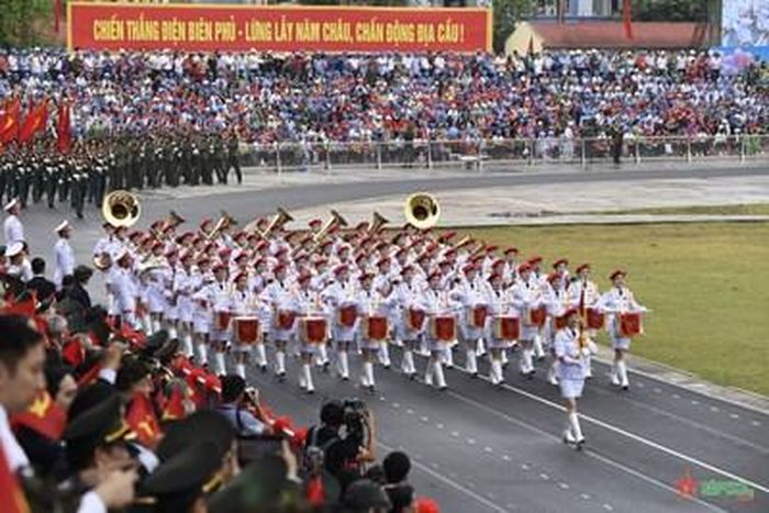 Khối nữ quân nhạc, Đoàn Nghi lễ Quân đội trong Lễ kỷ niệm 70 năm Chiến thắng Điện Biên Phủ. Ảnh: TUẤN HUY 