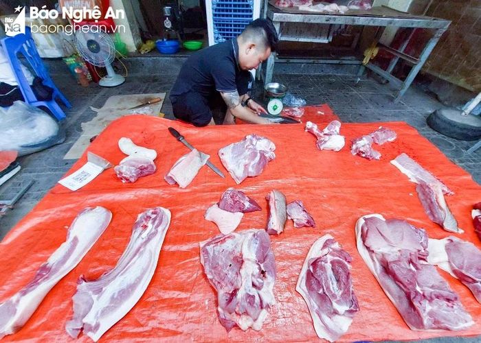 Giá thịt lợn ở các chợ dân sinh không có nhiều biến động. Ảnh: T.P