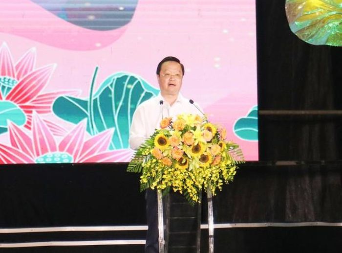 Ông Nguyễn Đức Trung, Chủ tịch UBND tỉnh Nghệ An phát biểu khai mạc buổi lễ.