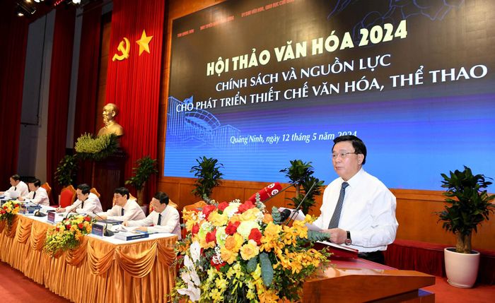 Ủy viên Bộ Chính trị, Giám đốc Học viện Chính trị Quốc gia Hồ Chí Minh, Chủ tịch Hội đồng Lý luận Trung ương Nguyễn Xuân Thắng phát biểu đề dẫn Hội thảo.