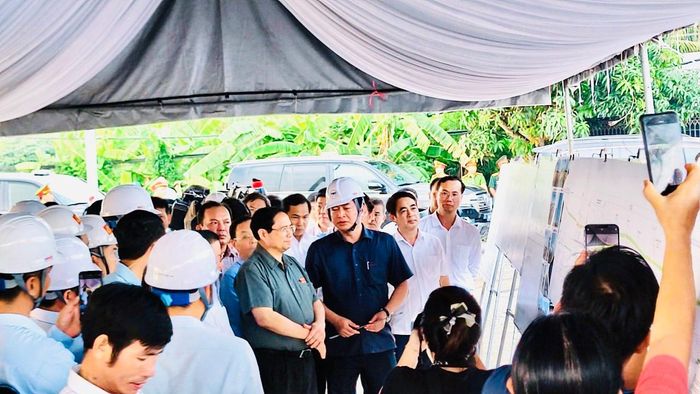  Thủ tướng Phạm Minh Chính chỉ đạo các địa phương tăng cường đối thoại với người dân để sớm bàn giao mặt bằng 