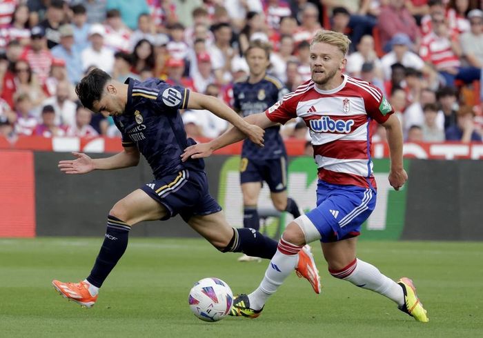 Granada hoàn toàn bất lực trước đội vô địch La Liga mùa này