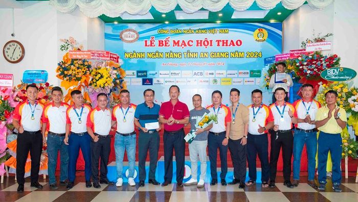 Trao giải nội dung tập thể nam