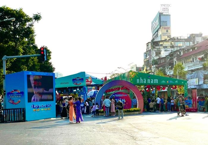 Lễ hội đường sách Tết tại TP. Hồ Chí Minh đã tạo dựng một không gian văn hóa đầy sức hút. Ảnh: Lam Nguyên
